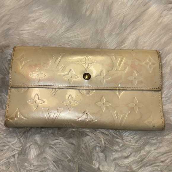 Louis Vuitton Blanc Corail Monogram Vernis Leather Sarah Wallet GUC - Picture 4 of 13